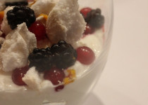 Verrine crémeuse aux zests d’orange, aux Mûres & Groseilles
