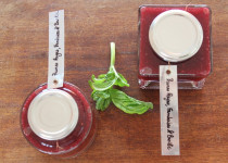 Confiot’ aux Prunes Rouges, Framboises & Basilic