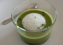 Velouté de Petits Pois/Menthe/Wasabi, écume au Wasabi