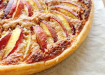 Tarte Nectarines Jaunes & Amandes – Recette de Famille