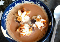 Chocolat Chaud aux Noisettes et ses toasts briochés au Pralin