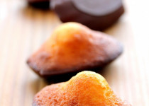 Madeleines à la Fleur d’Oranger enrobées de Chocolat